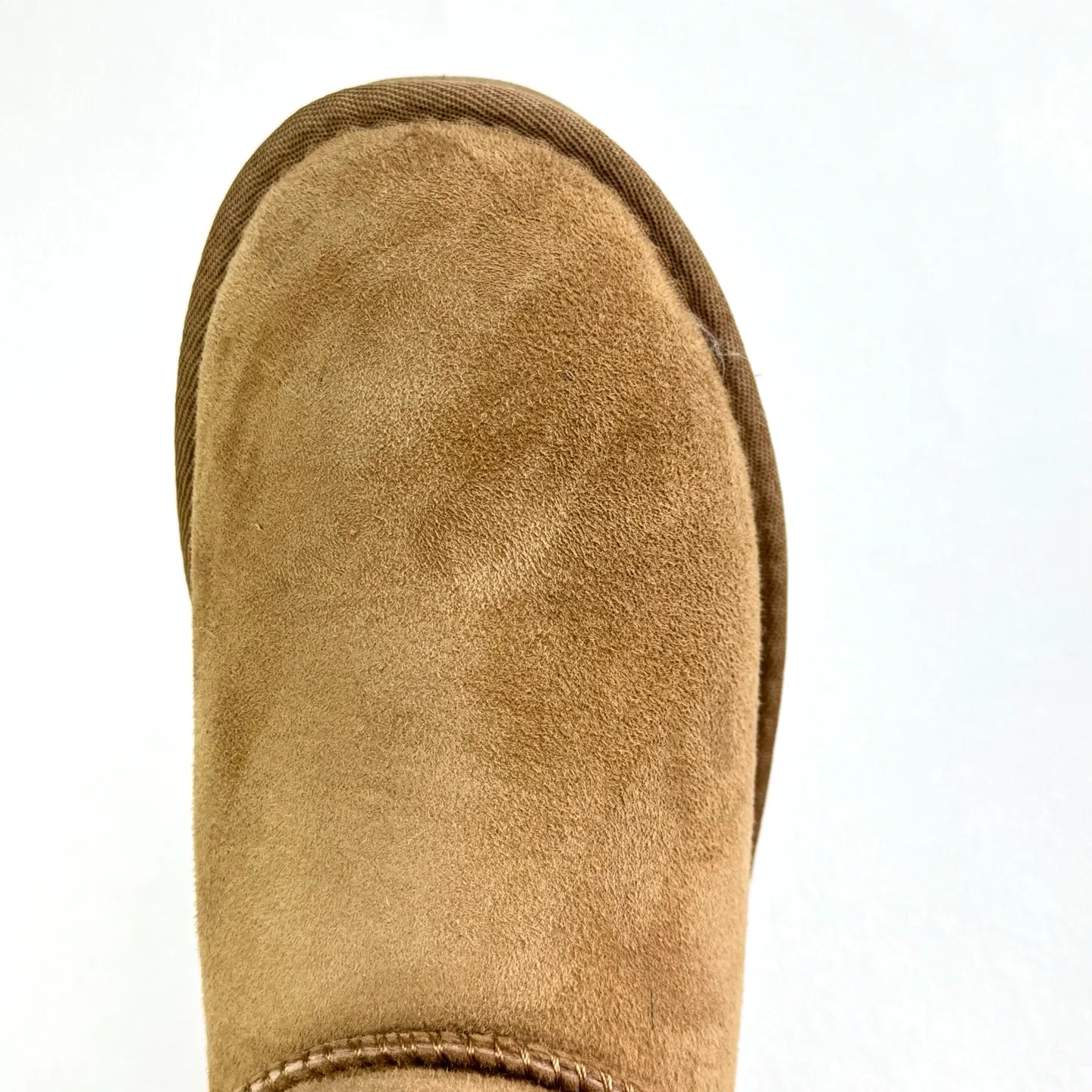 💰360 6222 Classic Mini II Mini classic short boots 2.0 Shoe shaft height: about 14CM Upper: Made of 17mm fur-integrated sheepskin, with a pre-treated water-repellent and anti-fouling coating Insole: 17mm sheepskin insole Sole: Treadlite by UGG™ light wing technology outsole - non-slip, cushioning, wear resistance, and good elasticity Heel: Leather heel label with embossed brand LOGO Size:35 36 37 38 39 40